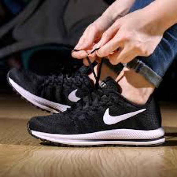 NIKE Air Zoom Vomero 12 woman’s size 8 NIKE Air Zoom Vomero 12 woman’s size 8